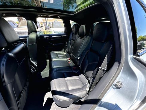Used 2017 Porsche Cayenne Platinum Edition AWD/4WD image 26