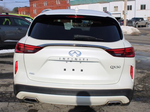Used 2021 INFINITI QX50 Luxe w/ Appearance Package image 4
