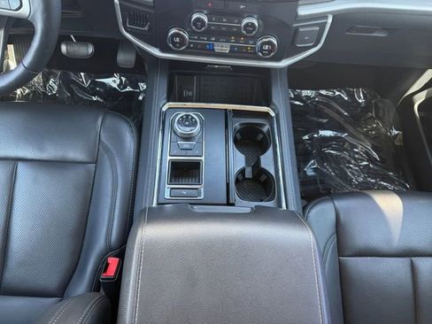 Certified 2022 Ford Expedition XLT image 5