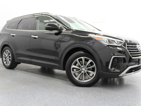 Used 2018 Hyundai Santa Fe SE image 1