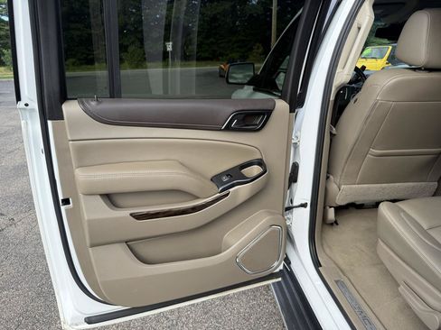 Used 2019 GMC Yukon XL SLT w/ Open Road Package AWD/4WD image 27
