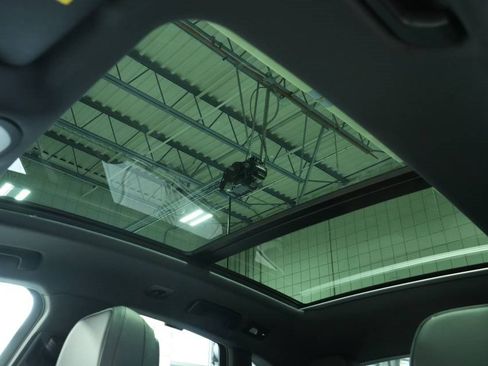 New 2025 Porsche Macan image 36