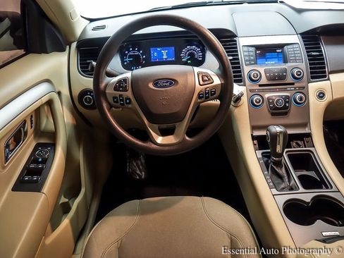 Used 2018 Ford Taurus SE image 12