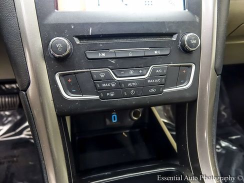 Certified 2018 Ford Fusion SE w/ Fusion SE Technology Package FWD image 16