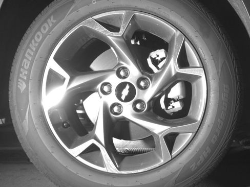 Used 2025 Chevrolet Trax LT FWD image 13