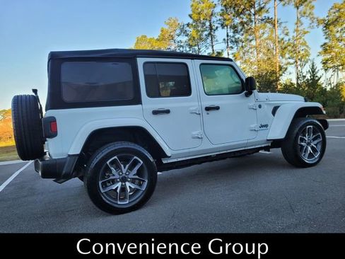 Used 2024 Jeep Wrangler Unlimited w/ Convenience Group image 14