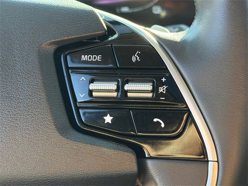 Used 2024 Kia Niro SX Touring image 28