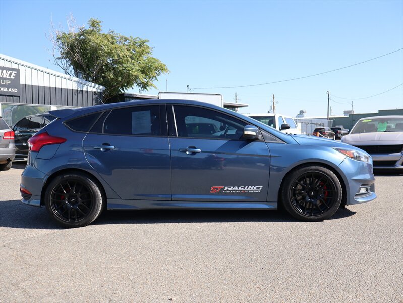 Used 2018 Ford Focus ST w/ Equipment Group 402A FWD image 2
