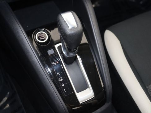 Used 2020 Nissan Versa SV image 7