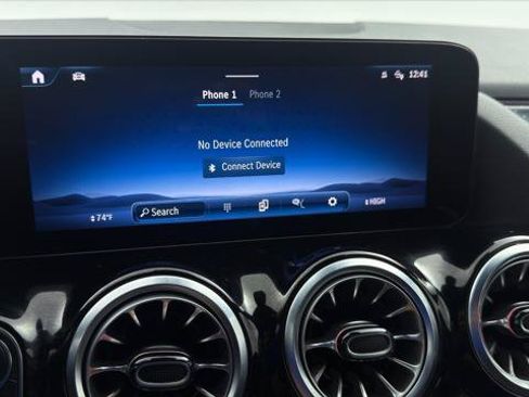 Used 2025 Mercedes-Benz GLA 250 4MATIC w/ Winter Package image 32