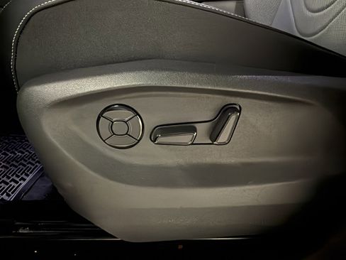 New 2026 Volkswagen Tiguan SE image 18