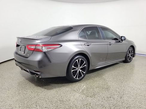 Used 2018 Toyota Camry SE FWD image 5