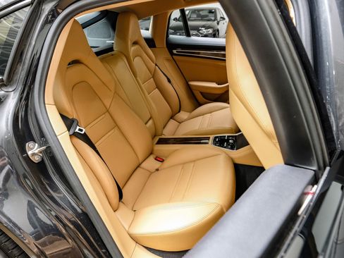 Used 2023 Porsche Panamera 4 Platinum Edition image 38