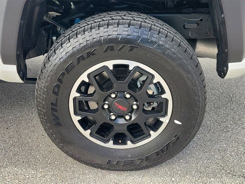 Used 2025 Toyota Tacoma TRD Off-Road image 5