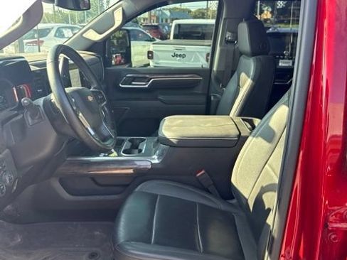 Used 2025 Chevrolet Silverado 2500 LTZ w/ LTZ Convenience Package AWD/4WD image 13