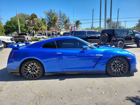 Used 2024 Nissan GT-R w/ Floor Mat Package AWD/4WD image 8