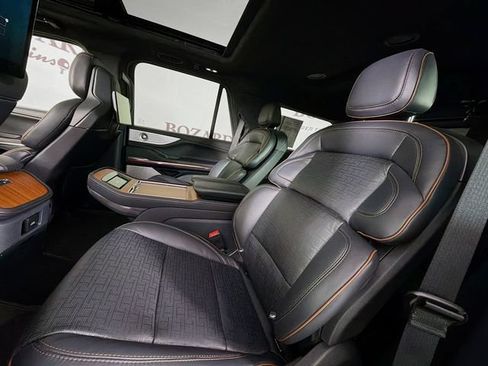 Certified 2025 Lincoln Navigator Black Label AWD/4WD image 30