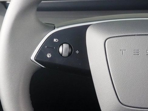 Used 2026 Tesla Model Y 2WD image 21