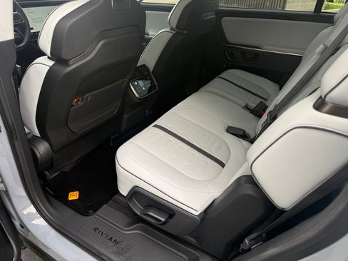 Used 2023 Rivian R1S Adventure AWD/4WD image 30