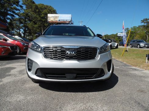 Used 2020 Kia Sorento S FWD image 2