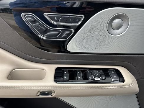 Used 2022 Lincoln Aviator Reserve w/ Equipment Group 201A RWD image 24