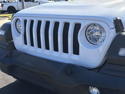 Used 2022 Jeep Wrangler Unlimited Sport image 27