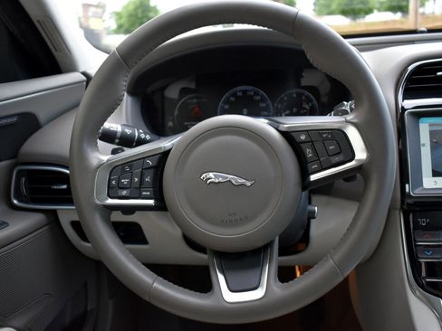 Used 2019 Jaguar XE Prestige image 17