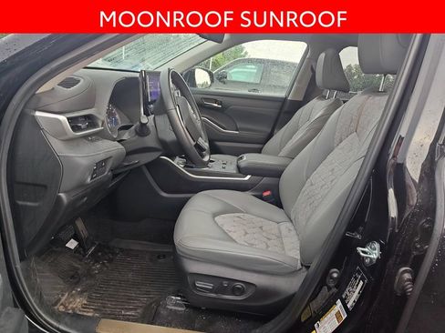 Used 2023 Toyota Highlander Bronze Edition AWD/4WD image 6