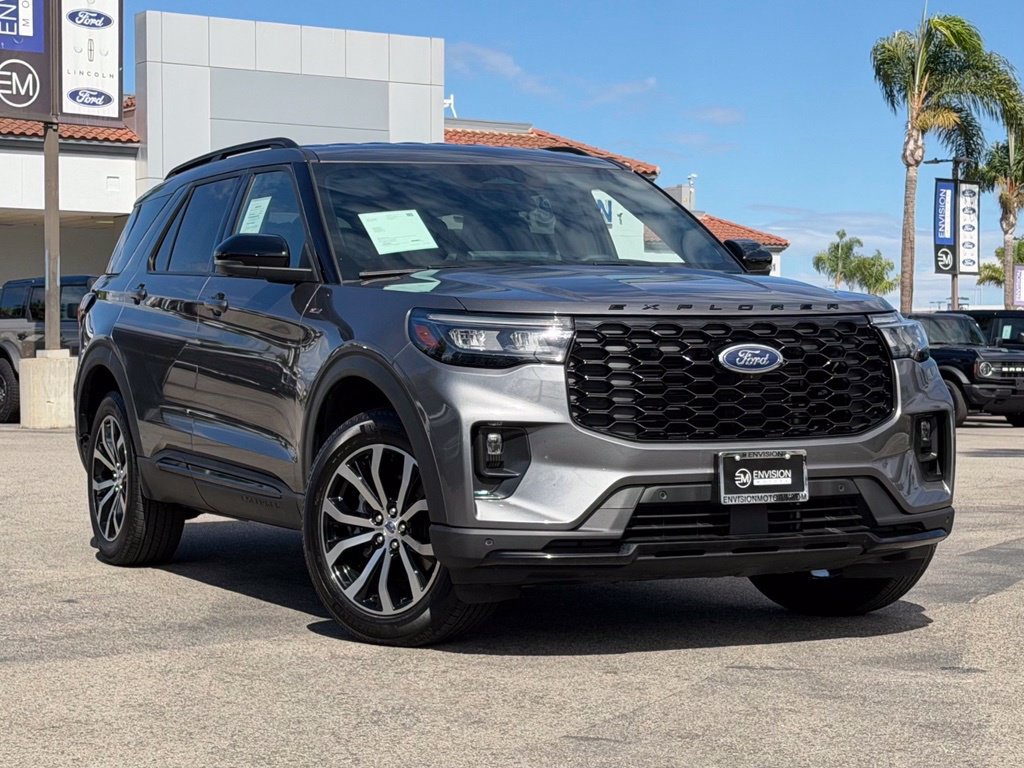 Certified 2025 Ford Explorer ST-Line AWD/4WD image 2