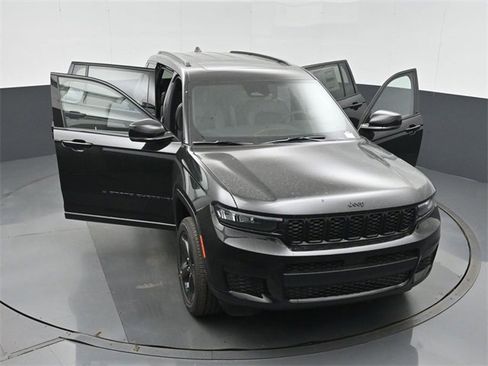 New 2025 Jeep Grand Cherokee L Altitude image 45