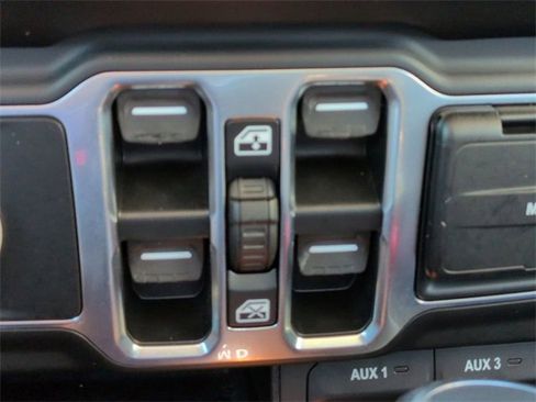 Certified 2021 Jeep Gladiator Sport image 26