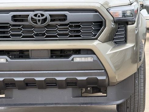 Used 2025 Toyota Tacoma TRD Sport AWD/4WD image 7