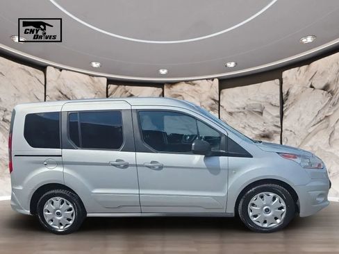 Used 2016 Ford Transit Connect XLT FWD image 4