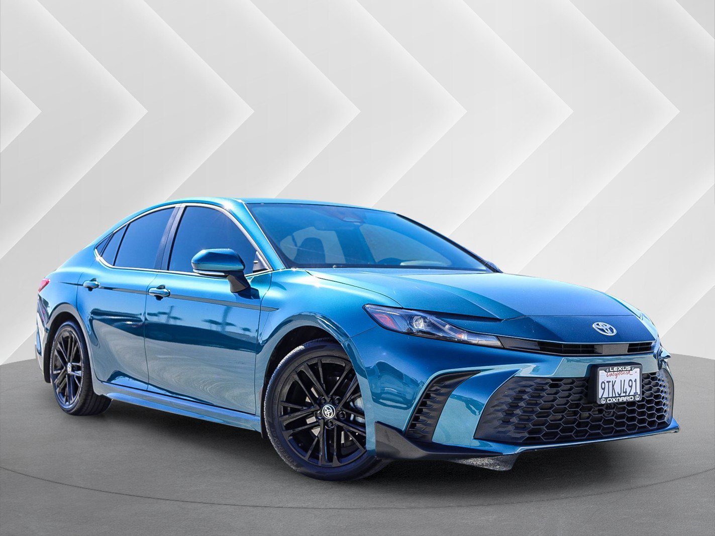 Used 2025 Toyota Camry SE w/ Convenience Package FWD image 1