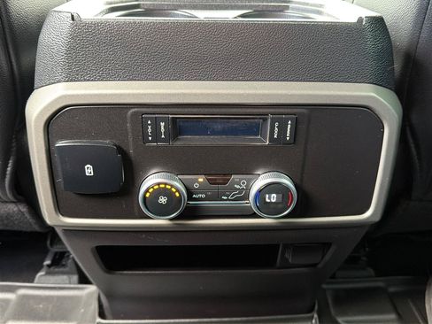 Used 2019 Ford Expedition XLT w/ Equipment Group 201A AWD/4WD image 18