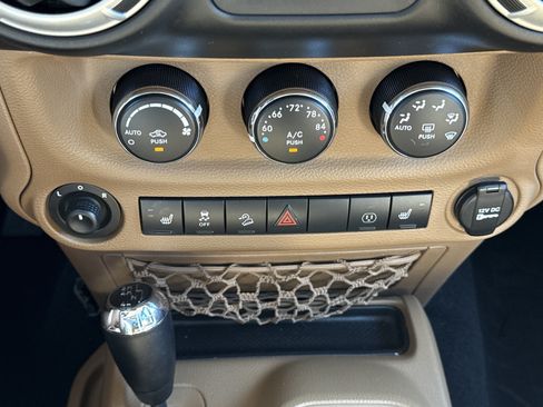 Used 2014 Jeep Wrangler Unlimited Sahara w/ Dual Top Group AWD/4WD image 16