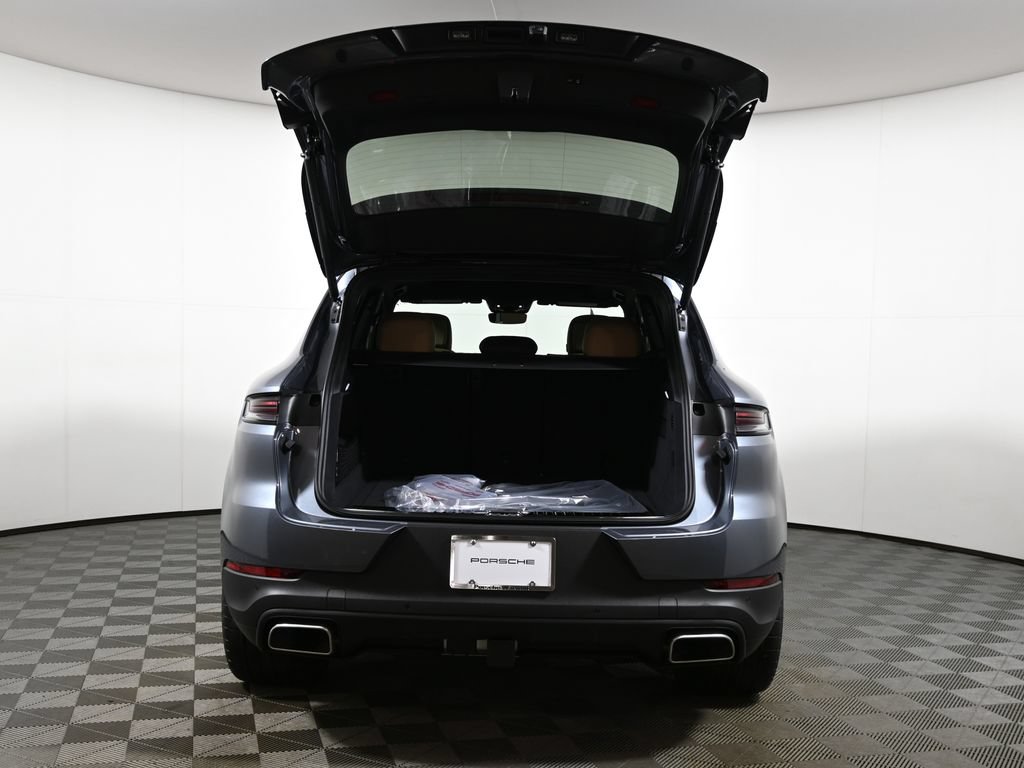 Used 2026 Porsche Cayenne AWD/4WD image 40