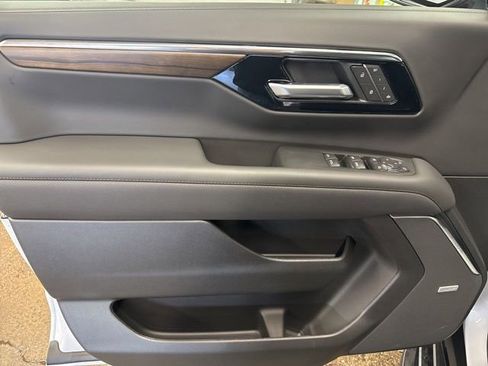 New 2026 Chevrolet Suburban High Country AWD/4WD image 10
