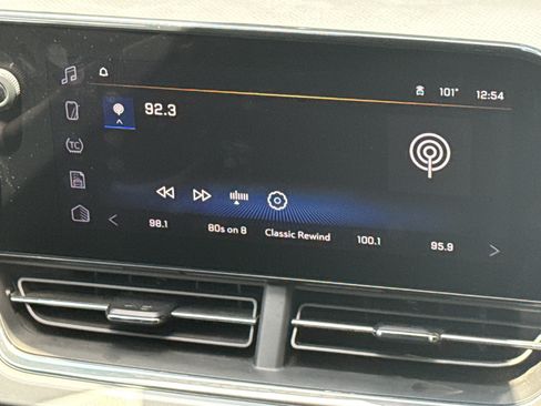 Used 2025 Chevrolet Trax LT FWD image 16