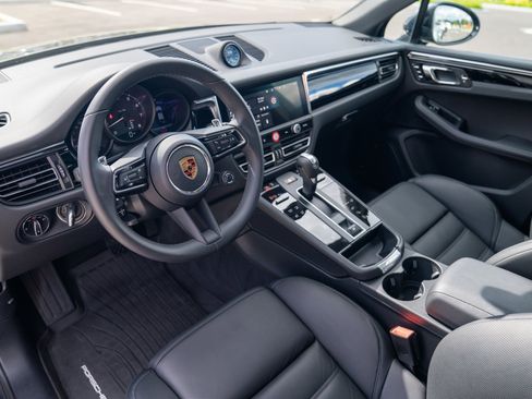 Certified 2026 Porsche Macan AWD/4WD image 4