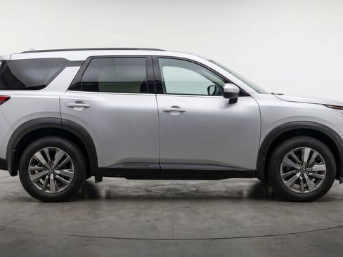 Used 2025 Nissan Pathfinder SV AWD/4WD image 11