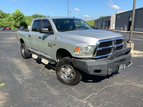 Used 2016 RAM 2500 SLT AWD/4WD image 2