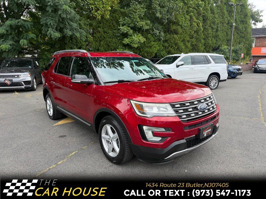 Used 2016 Ford Explorer XLT w/ Equipment Group 202A AWD/4WD image 11