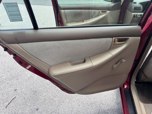 Used 2005 Toyota Corolla CE FWD image 19
