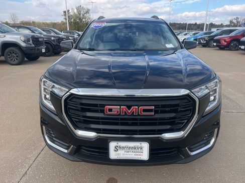 Used 2023 GMC Terrain SLE w/ Driver Convenience Package image 9
