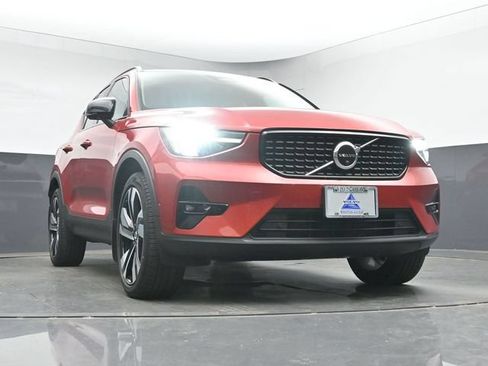 Used 2023 Volvo XC40 B5 Plus w/ Driver Assist Package AWD/4WD image 11