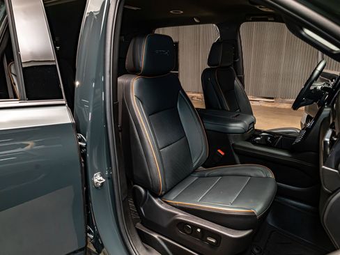 Used 2025 GMC Yukon AT4 w/ LPO, AT4 Appearance Package AWD/4WD image 28