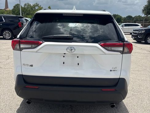 Used 2025 Toyota RAV4 LE AWD/4WD image 5