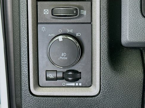 Used 2018 RAM 1500 Express image 16