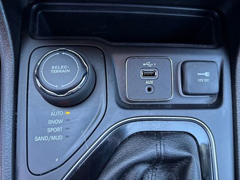 Used 2020 Jeep Cherokee Limited AWD/4WD image 25
